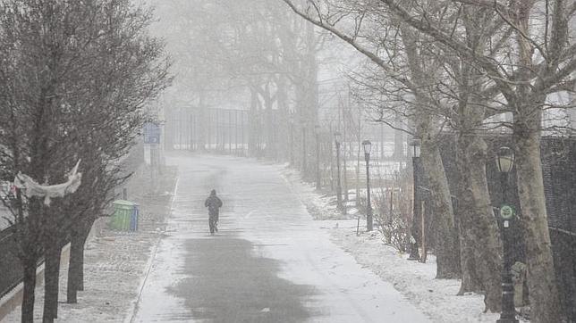 Varios vuelos cancelados en EE.UU., donde comienza una tormenta de nieve histórica