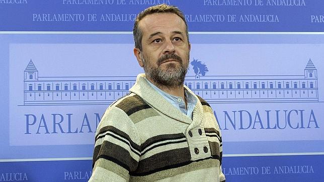 Izquierda Unida arremete contra el PSOE y habla de «pleno estafa»