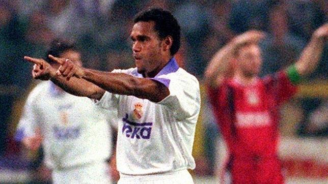 Christian Karembeu, en 1998 celebrando un gol en Champions