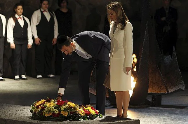 Don Felipe y Doña Letizia rinde homenaje a las víctimas del Holocausto durante su visita al Museo YadVashem, en Jerusalén en 2011