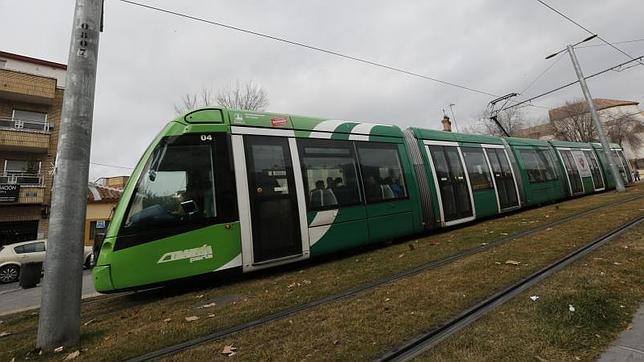 Parla volverá a estudiar los sobrecostes del tranvía para no pagarlos