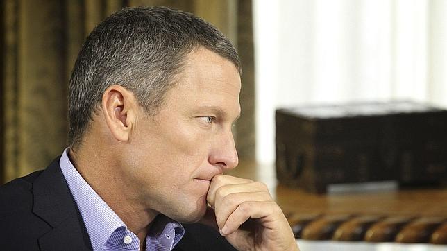 Lance Armstrong habla con un camello en un videoclip de Future User