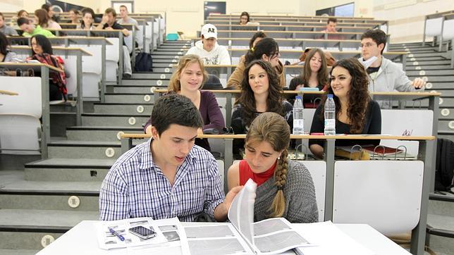 El Gobierno aprueba el decreto que permite a las universidades ofrecer grados de tres años