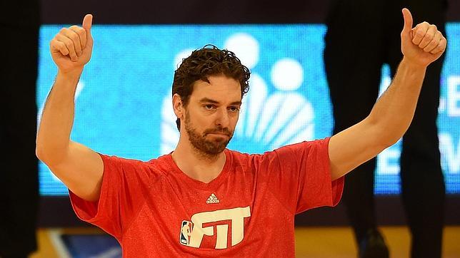 Homenaje y derrota de Pau Gasol en su regreso a Los Ángeles