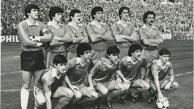 Equipo de la Real Sociedad que perdió 4-0 en el Bernabéu en la Liga 82-83: Arconada; Celayeta, Larrañaga, Cortabarría, Górriz, Olaizola, Baquero, Diego, Uralde, Zamora y López Ufarte