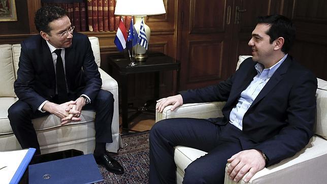 Tsipras intenta calmar ánimos llamando a Draghi, Dijsselbloem y Schulz