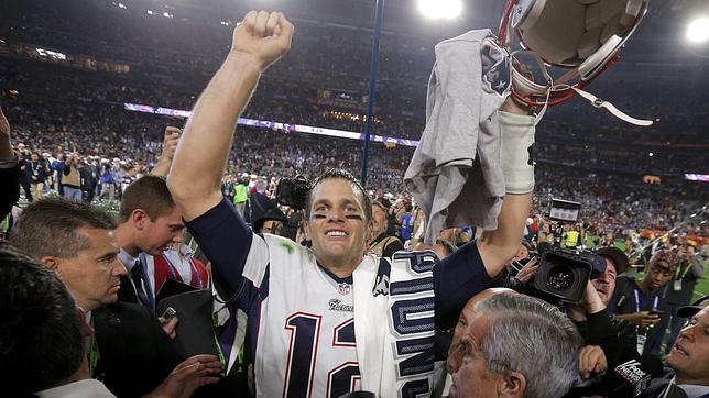 El quarterback de los New England Patriots, Tom Brady, celebra la victoria de su equipo