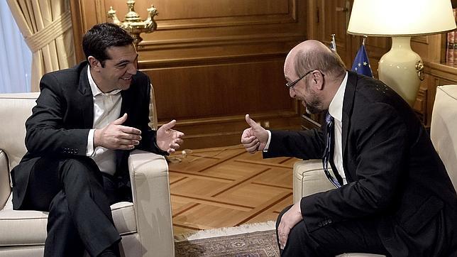 Bruselas no descarta ofrecer a Tsipras la abolición de la troika