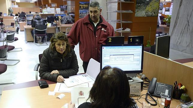 Trabajo recibe 24.500 solicitudes en 15 días para beneficiarse de la nueva ayuda a parados