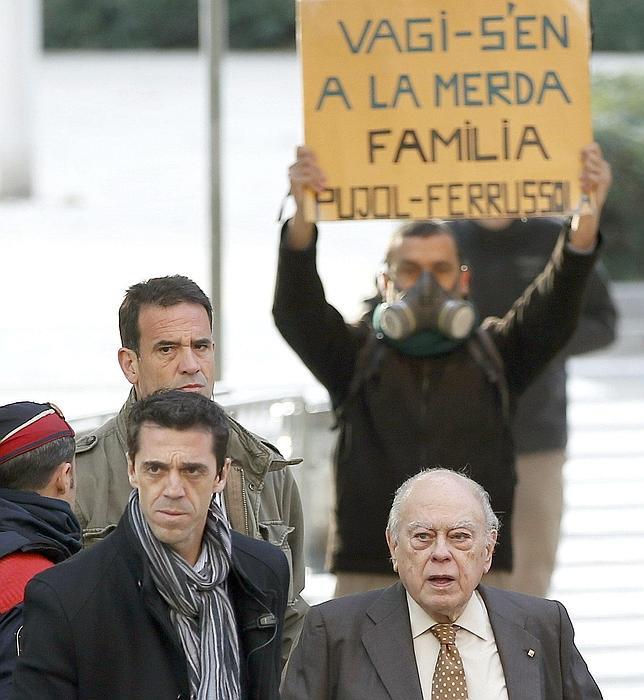 El accidente aéreo en Los Llanos y el recuerdo a las víctimas de Auschwitz, entre las imágenes de la semana