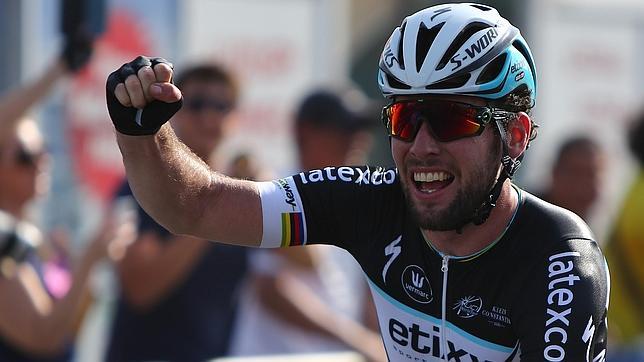 Cavendish gana el primer sprint del Tour de Dubái