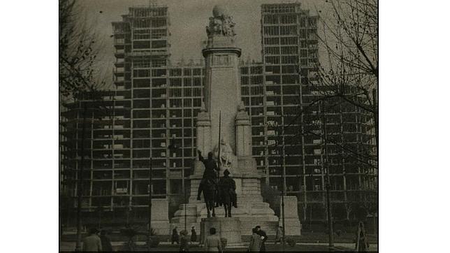 El delineante, su novia y el misterioso robo que retrasó la apertura del Edificio España