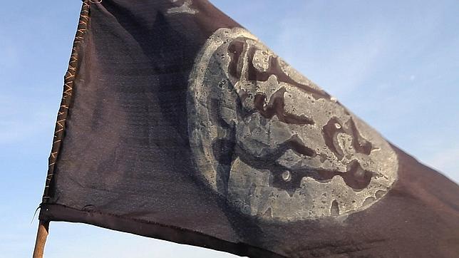 La bandera de Boko Haram, en una ciudad abandonada