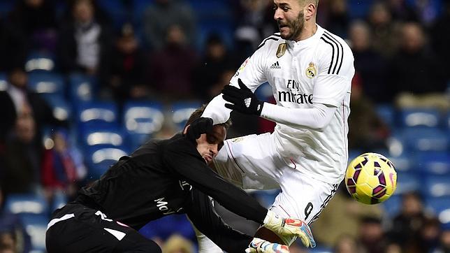 «Toque» de Beto a Benzema