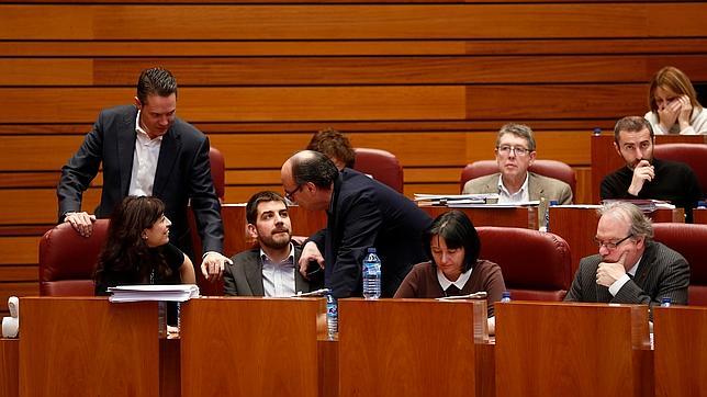 El PSOE se enreda en las Cortes