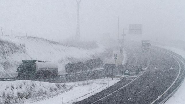 El temporal colapsa el norte de Castilla y León