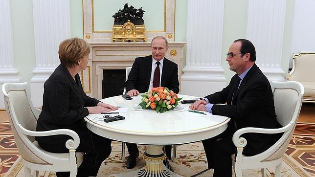 El plan de Putin, Hollande y Merkel: el despliegue de tropas de paz en Ucrania