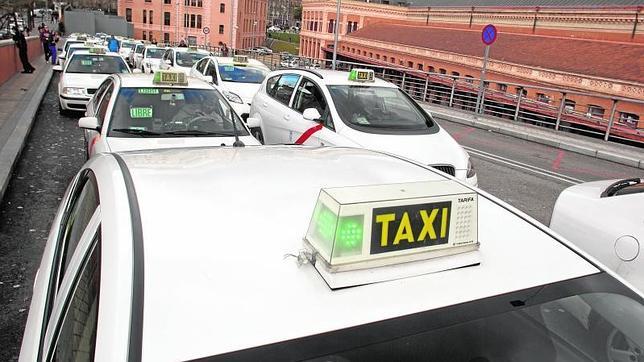 Taxis estacionados en la estación de Atocha