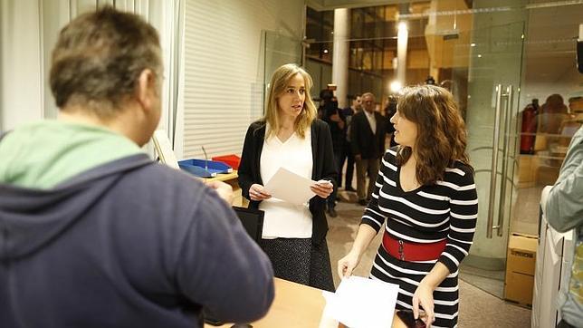 Tania Sánchez entrega su acta de diputada de la Asamblea de Madrid