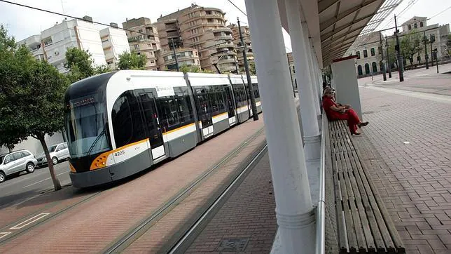 Imagen de archivo de una parada del tranvía de Valencia