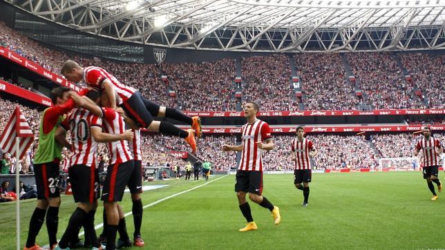Los «leones» celebran un gol al Sevilla en San Mamés