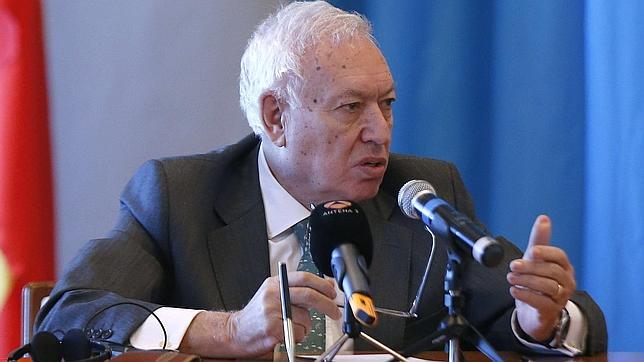 Margallo afirma en Kiev que España no se plantea entregar armas a Ucrania