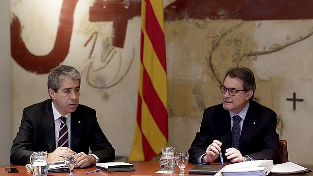 El conseller Homs, junto al presidente catalán, Artur Mas, en la reunión del Ejecutivo catalán