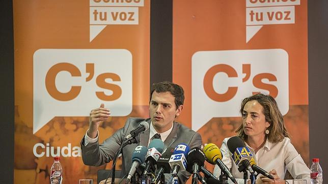 El debate sobre las señas de identidad abre la primera grieta en Ciudadanos