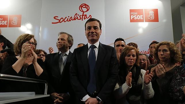 Los barones del PSOE reciben la destitución de Gómez con tímidos apoyos a Sánchez