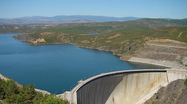 El Atazar, con su presa