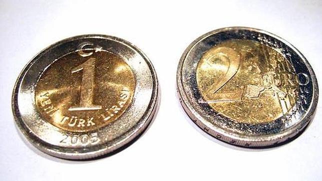 El otro timo de moda en Madrid: monedas turcas en lugar de las de 2 euros