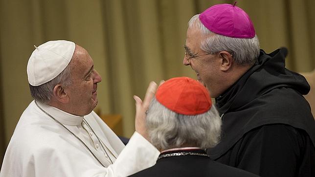 El Papa habla con el obispo de David, el hispano-panameño José Luis Lacunza Maestrojuán