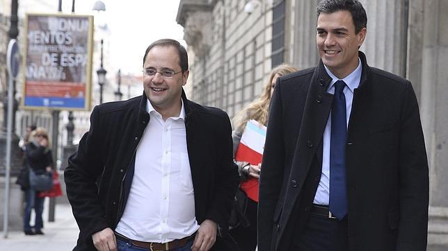 La «guerra» entre Pedro Sánchez y Tomás Gómez llega a los despachos del PSOE