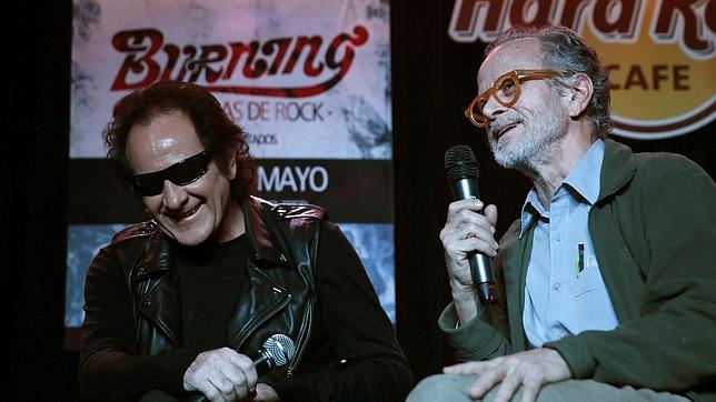 Johnny Cifuentes, de Burning, con Fernando Colomo, durante la pesentación del proyecto