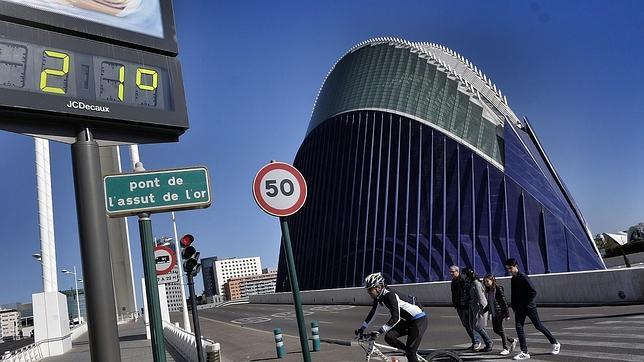 Valencia deja atrás el invierno con temperaturas por encima de los veinte grados