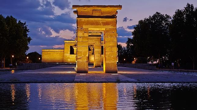 Anochecer en el Templo de Debod.