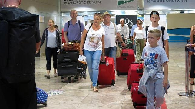 Casi 500.000 pasajeros pasaron en enero por el Aeropuerto de Alicante - Elche