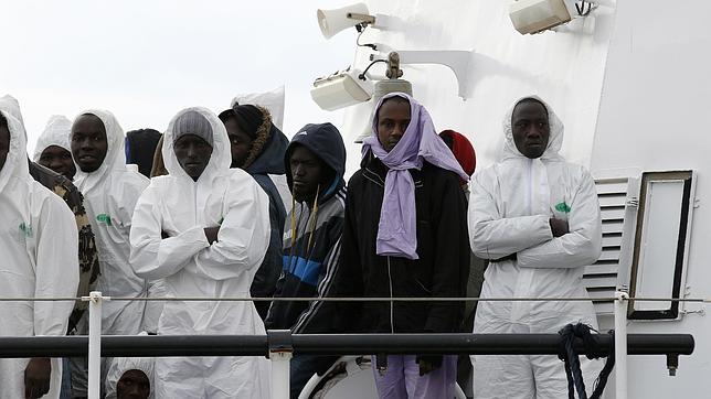 La guardia costera italiana rescata a 600 inmigrantes frente a la costa libia