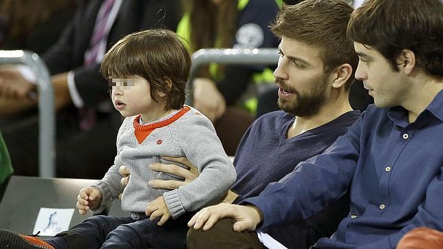 Piqué y Milan disfrutan de una tarde de baloncesto