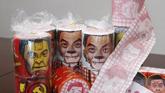 Incautan cerca de 8.000 rollos de papel higiénico con la cara del jefe ejecutivo de Hong Kong, Leung Chun-ying