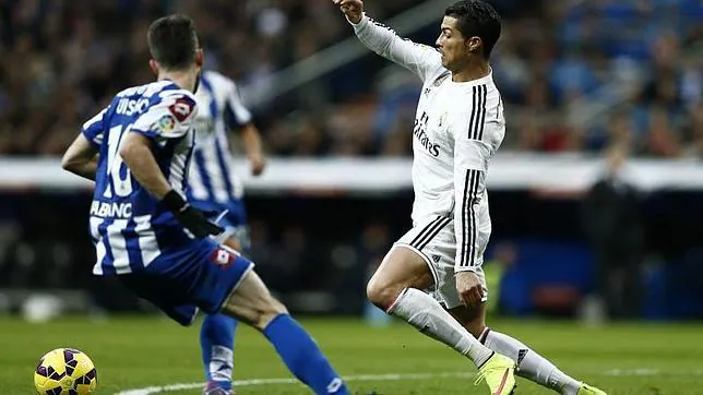 Cristiano Ronaldo, en un lance del partido contra el Depor de este sábado