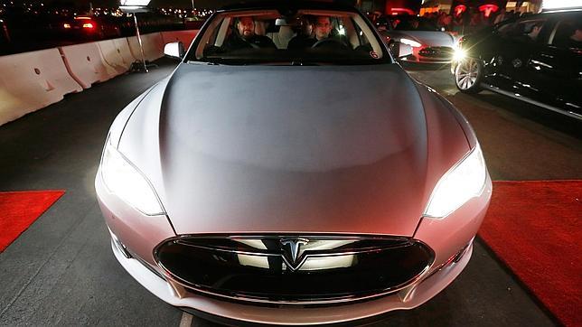 En la imagen un Tesla Model S, coche eléctrico de gama alta