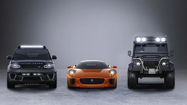 Imagen de los Range Rover Sport SVR, Jaguar C-X75 y Defender Big Foot protagonistas en la última de James Bond.