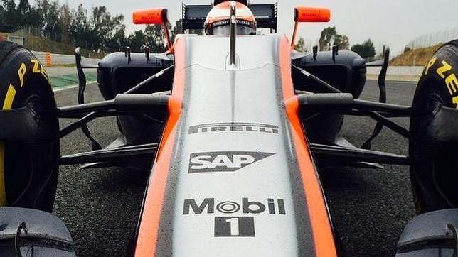 Alonso prueba el McLaren en un día de publicidad