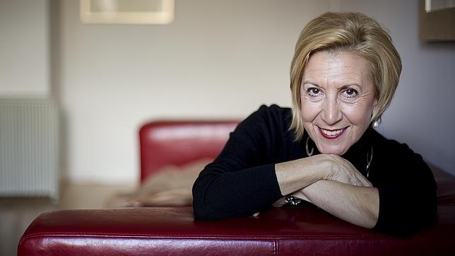 Rosa Díez, presidenta de UPyD, posando para una entrevista con ABC