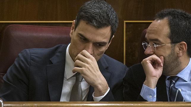 Chaves y Griñán dejarán de ser diputados si el Supremo les imputa delito en los ERE