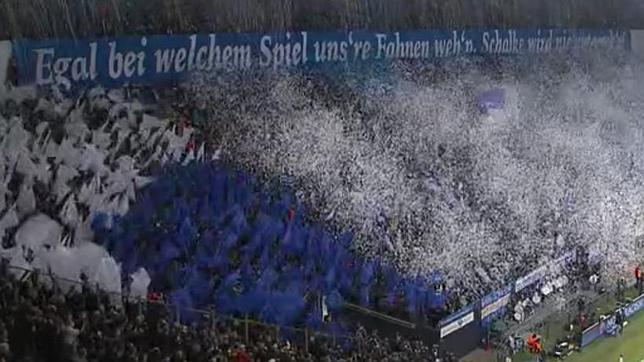El recibimiento de la afición del Schalke a los equipos ha resultado espectacular