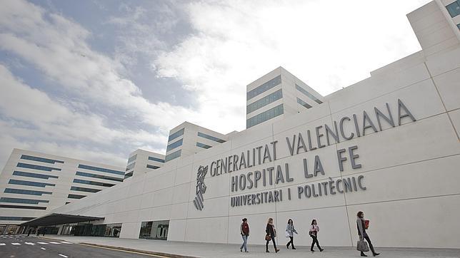 Sanidad recoloca camas ante la elevada afluencia de pacientes en La Fe