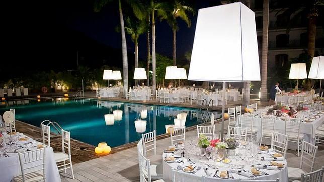 Cena junto a la piscina en la referencia gastronómica de Santa Cruz