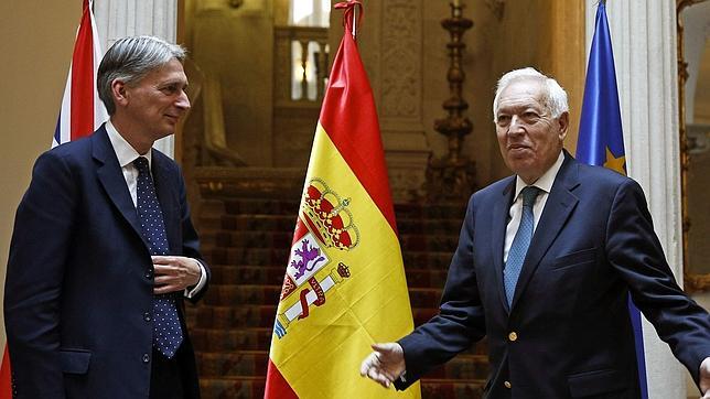 El ministro de Exteriores, José Manuel García-Margallo, y su homólogo británico, Philip Hammond